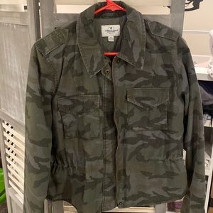 Size Med camo American eagle utility jacket worn once . Lightly quilted lining